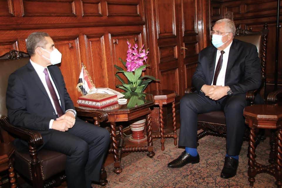 DAA8B365-6AFA-426B-9D22-DD632D22C504