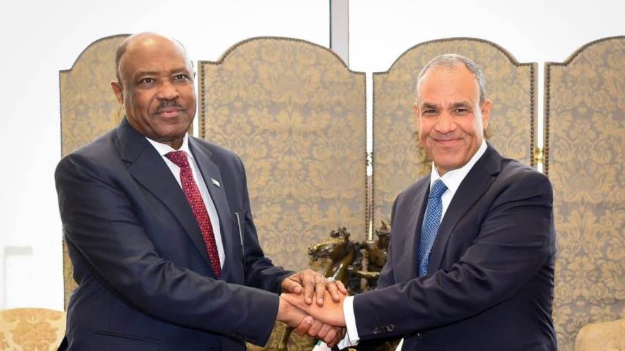 وزير الخارجية يبحث مع نظيره السوداني مستجدات الأوضاع في السودان وسبل دعم جهود التسوية الشاملة
