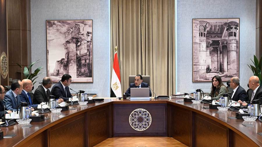 رئيس الوزراء يتابع تنفيذ إجراءات تطوير مرفق مياه الشرب والصرف الصحي