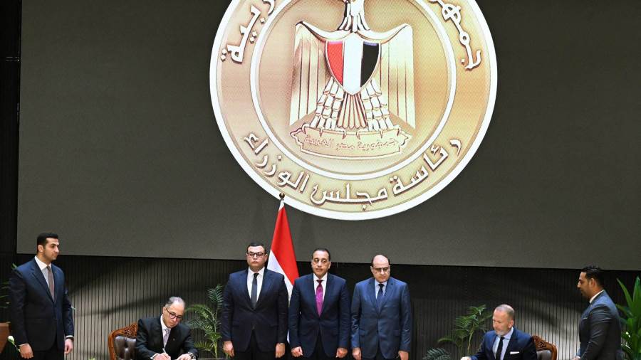 رئيس الوزراء يشهد مراسم توقيع ثلاث اتفاقيات تعاون وشراكة إستراتيجية بين المُطور الرئيسي للمشروع وعددٍ من الشركاء الدوليين