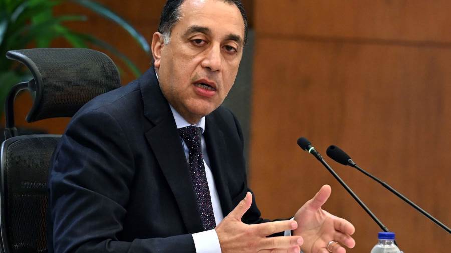 رئيس الوزراء ينعي ضحايا حادث تصادم جنوب بورسعيد.. ويوجه بتقديم الرعاية للمصابين وسرعة صرف المساعدات لأسر الضحايا