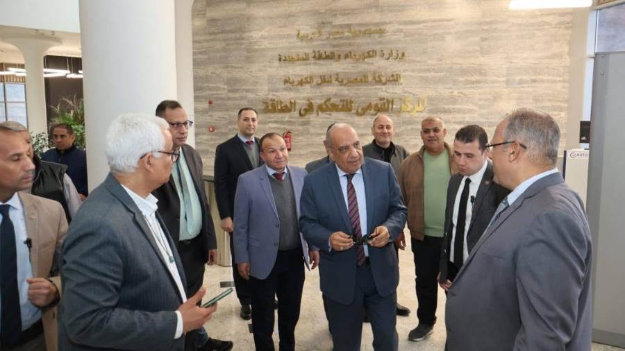 محمود عصمت يتفقد المركز القومي للتحكم في الطاقة ويتابع سير العمل وجودة التغذية الكهربائية خلال شهر رمضان