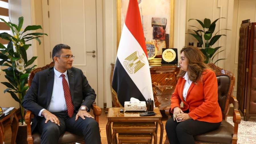 وزيرة التنمية والبيئة تتابع مع محافظ البحر الأحمر عدداً من الملفات الخدمية والمشروعات