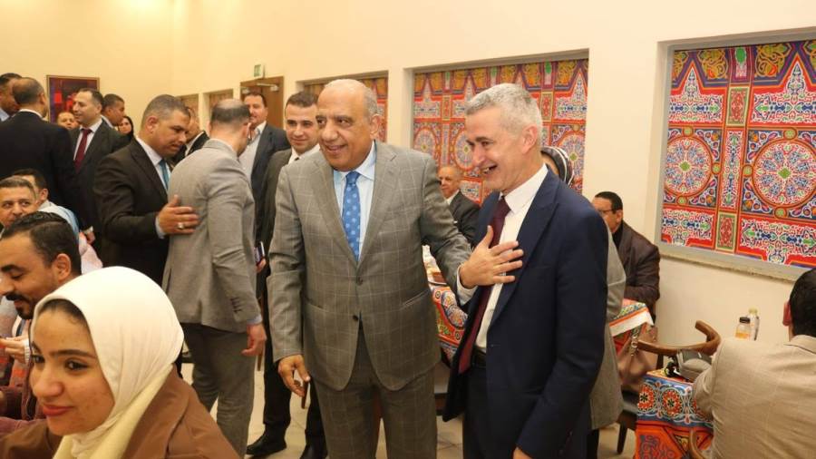 محمود عصمت: رأس المال البشري دعامة رئيسية لخطة العمل الحالية