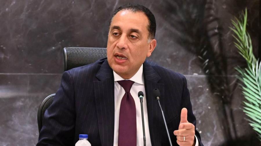 رئيس الوزراء يتابع مع وزير الكهرباء والطاقة موقف انتظام واستقرار الشبكة القومية للكهرباء وتأمين امدادات المحطات من الغاز