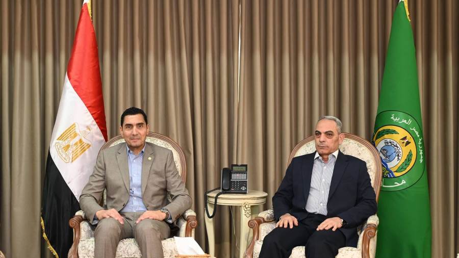 في مستهل جولته بالإسماعيلية.. وزير الشباب والرياضة يلتقي المحافظ