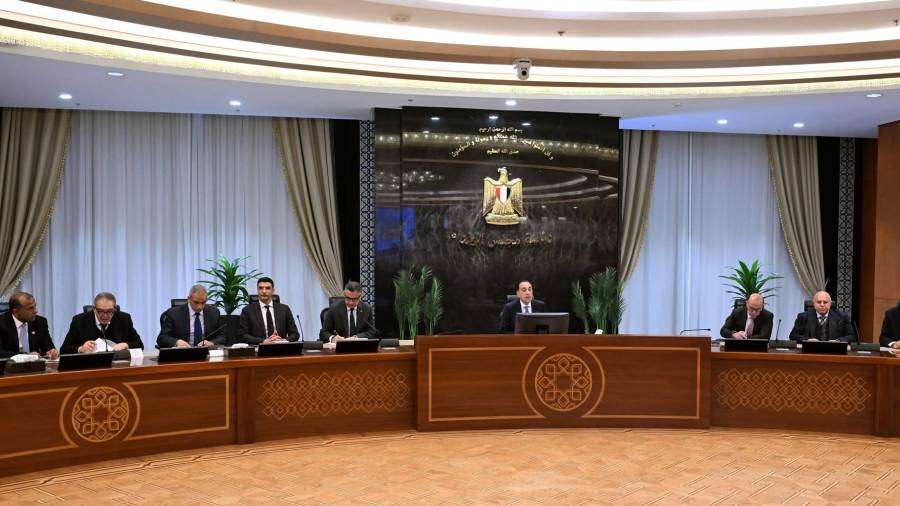 رئيس الوزراء يعقدُ اجتماعاً مع رؤساء الغرف الصناعية والتجارية