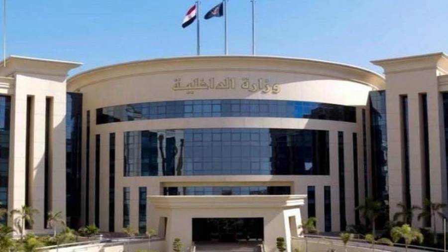 الداخلية تقرر إيقاف ضابط وإحالته للتحقيق لتجاوزه ضد مواطن بالقاهرة