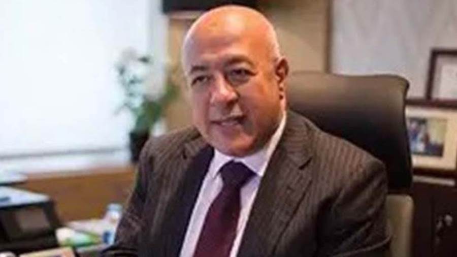 نائب رئيس البنك الأهلي: قرار العمل عن بُعد أيام الأحد يقتصر على الوظائف الداخلية بالبنوك ولا يؤثر على استقبال الجمهور