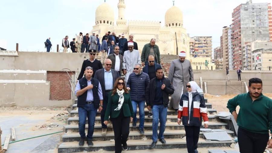 وزيرة التنمية المحلية والبيئة ومحافظ الإسكندرية يتفقدان أعمال تطوير ميدان المساجد وحلقة السمك الجديدة ومحيط قلعة قايتباي بحي الجمرك