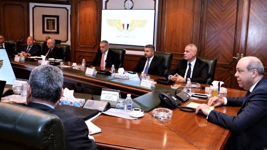 وزير الطيران المدني يعقد اجتماعًا موسعًا لمتابعة الاستعدادات النهائية لموسم الحج 1447هـ