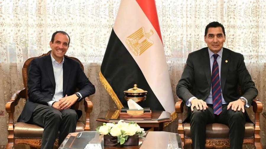 وزير الشباب والرياضة يلتقي رئيس الاتحاد الدولي للبادل