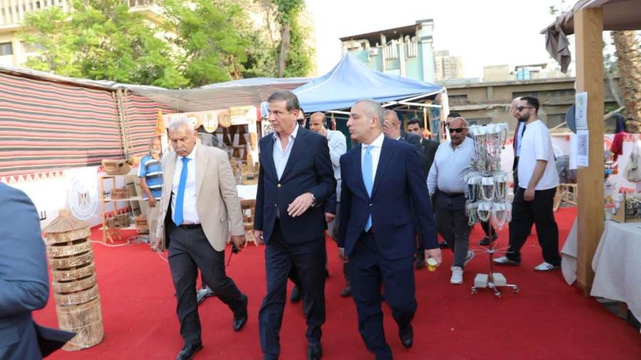 وزير الزراعة يتفقد معرض زهور الربيع ويشيد بالإقبال الجماهيري الكثيف: التوسع في إنتاج زهور الزينة مصدر حيوي للعملة الصعبة