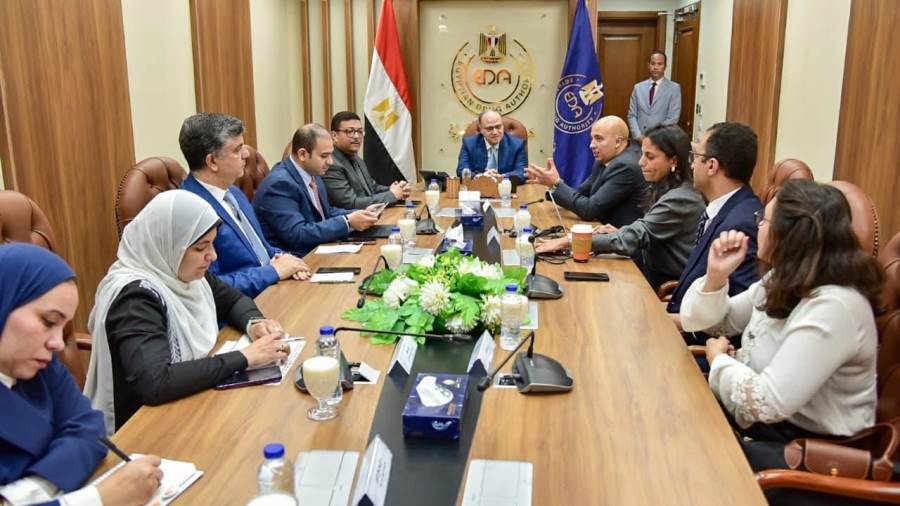 رئيس هيئة الدواء يبحث مع شركة لوريال تعزيز الاستثمار في مستحضرات التجميل