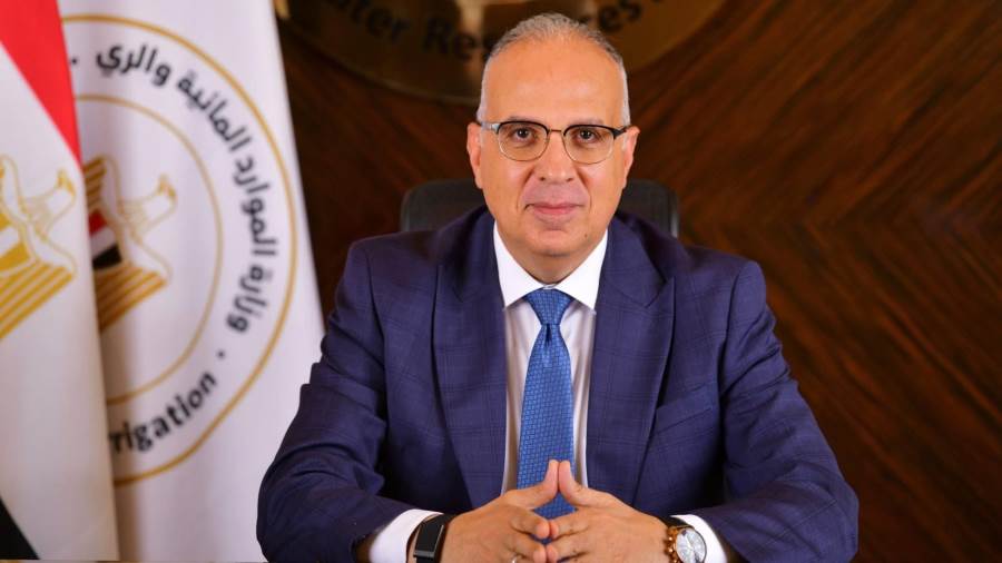 سويلم يتابع إجراءات تدريب المهندسين والفنيين والبحارة على أعمال التشغيل الآمن والصيانة البسيطة للقناطر والبوابات