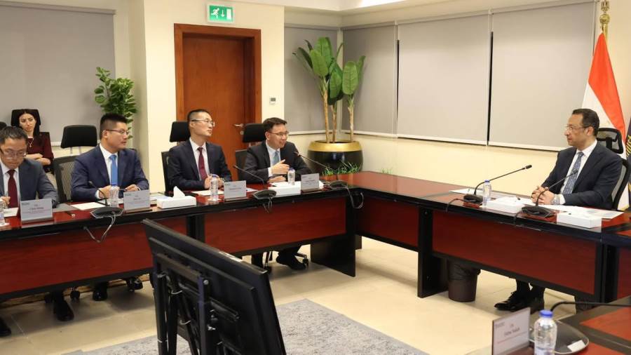 وزير الاتصالات يبحث مع مسئولي شركة هواوي  Huawei تعزيز التعاون في مجال الاتصالات والتكنولوجيات المتقدمة والحوسبة السحابية وبناء القدرات الرقمية