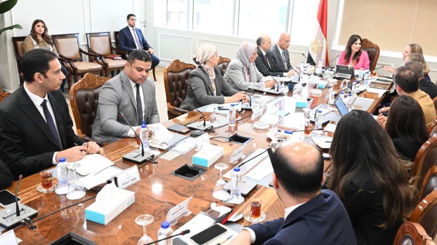 وزيرة الإسكان تستقبل وفدًا من البنك الدولي لبحث التعاون ومناقشة ملفات العمل المشتركة