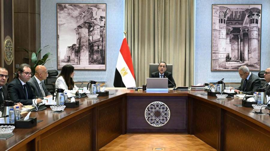 رئيس الوزراء يتابع جهود تنفيذ الخطة الاستراتيجية لتحلية مياه البحر