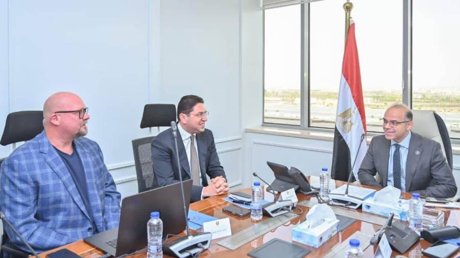 وزير الاستثمار والتجارة الخارجية يبحث مع رجل الأعمال الأمريكي لورانس ميسيك فرص إقامة مشروعات استثمارية في قطاعي الدواء والذهب