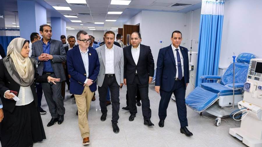 أحمد رستم يتفقد حمام السباحة الأوليمبي بكلية التربية الرياضية ومستشفى جامعة بورسعيد الجديدة ومعمل هندسة الموانئ