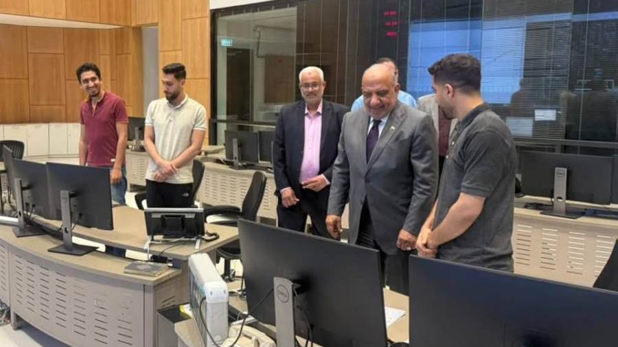 وزير الكهرباء والطاقة المتجددة يقضي أول أيام العيد مع العاملين في المركز القومي للتحكم في الطاقة