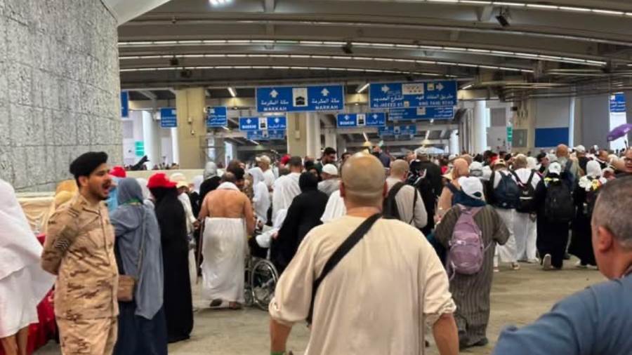 التضامن: حجاج الجمعيات الأهلية يواصلون أداء المناسك.. ويرمون جمرة العقبة الكبرى.. والبعثة توفر كافة الخدمات في مشعر منى
