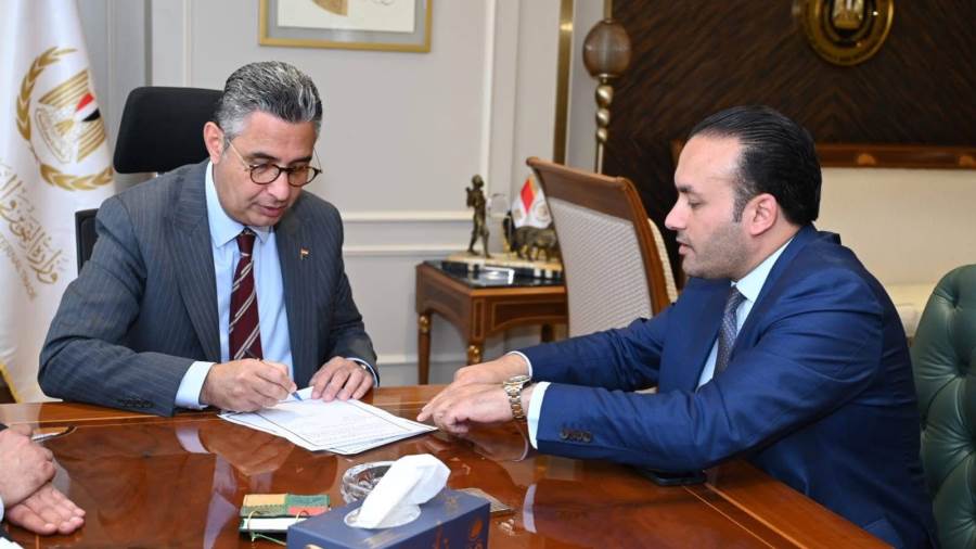 وزير التموين والتجارة الداخلية يلتقي بعدد من أعضاء مجلسي النواب والشيوخ