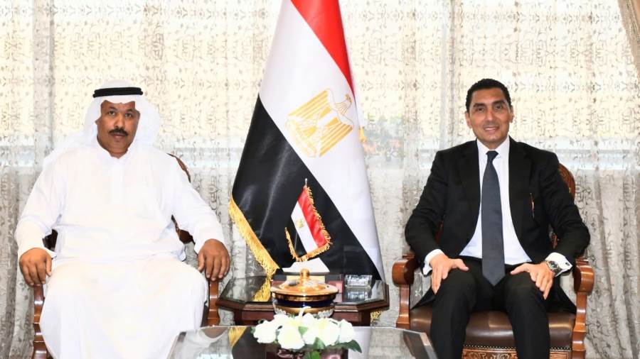 وزير الشباب والرياضة يبحث مع رئيس الاتحاد المصري للهجن خطة البطولات والفعاليات خلال الفترة المقبلة