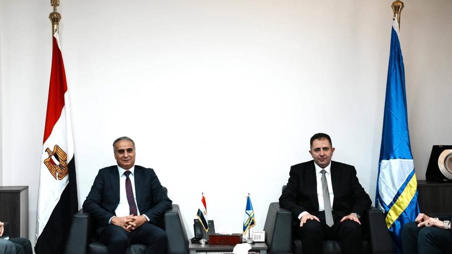 رئيس جهاز حماية المستهلك يلتقي بمحافظ دمياط لبحث تعزيز الرقابة على الأسواق وضبط أسعار السلع وتوافر المنتجات الأساسية للمواطنين