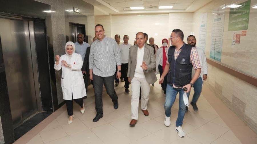 رئيس هيئة الرعاية الصحية ومحافظ المنيا يجريان جولة تفقدية بمستشفى سمالوط التخصصي ويتفقدان مدرسة التمريض وأقسام الحضانات ورعاية الأطفال