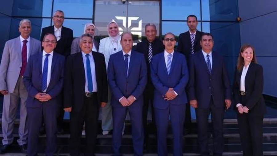 وزير العمل يتفقد "راميدا" للصناعات الدوائية بالجيزة
