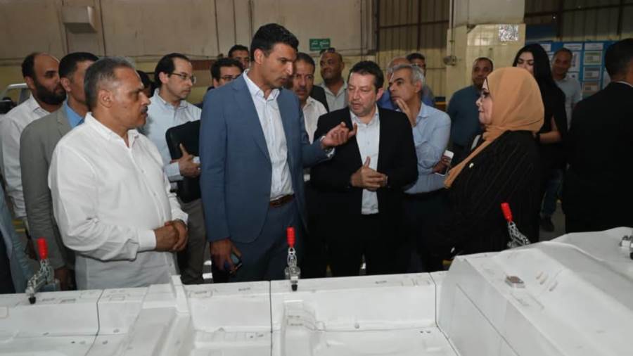 وزير الصناعة ومحافظ الشرقية يتفقدان 3 مصانع للصناعات الهندسية والكهربائية ومجمعاً للصناعات الصغيرة والورش ومصنعاً صغيراً للوحات الكهربائية