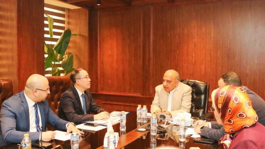  وزير الكهرباء والطاقة المتجددة يبحث مع مجموعة الصين الجنوبية "CSGI" التعاون الفني لتطوير وتحديث الشبكة والحلول المبتكرة لدمج الطاقات المتجددة وضمان استقرار واستمرارية التيار