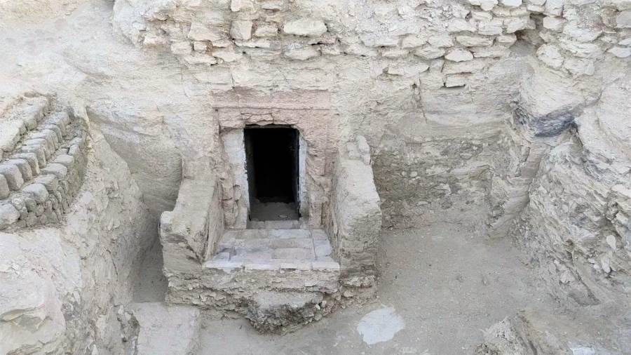 الكشف عن مقبرة بمنطقة الشيخ عبد القرنة بالبر الغربي بالأقصر