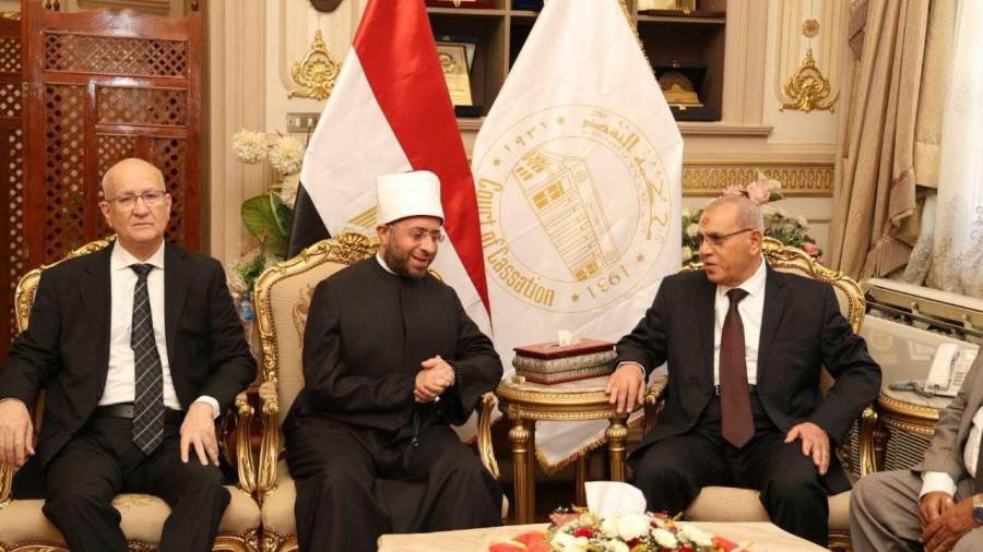 وزير الأوقاف يهنئ رئيس محكمة النقض بمناسبة توليه منصبه الجديد