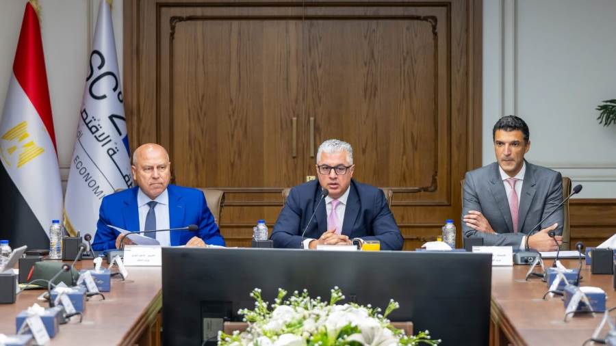 مجلس إدارة اقتصادية قناة السويس يستعرض الموقفين المالي والترويجي للهيئة والموافقة على عدد من المشروعات الاستثمارية 