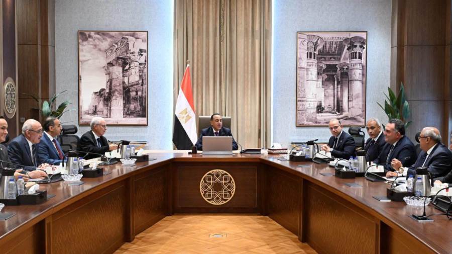 رئيس الوزراء يستعرض جهود تحفيز بيئة الاستثمار بمنطقة شبه جزيرة سيناء 