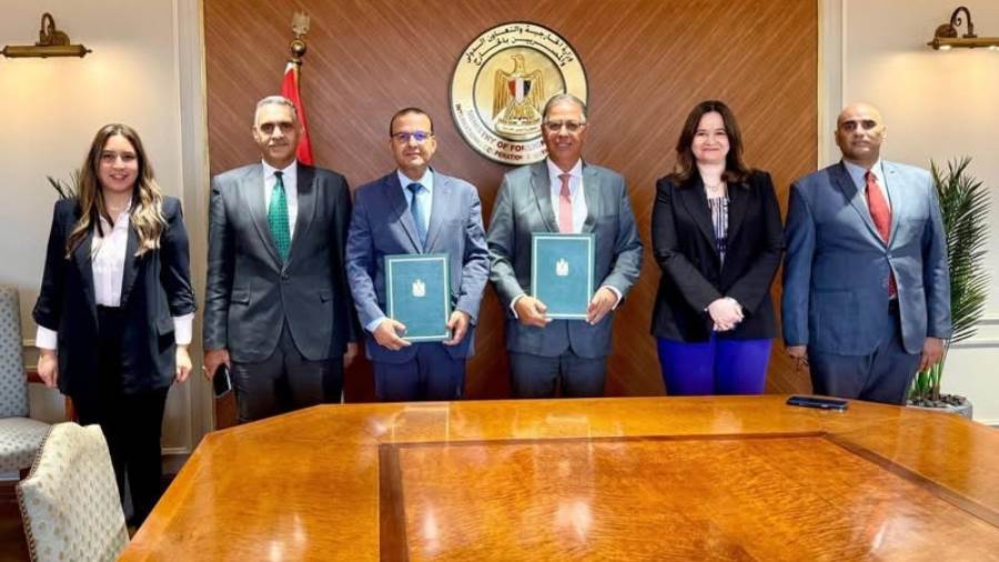 بروتوكول تعاون بين وزارتي التنمية المحلية والبيئة والخارجية والتعاون الدولي والمصريين بالخارج لدعم التنمية المجتمعية وتمكين الشباب والمرأة بالقرى الأكثر احتياجًا