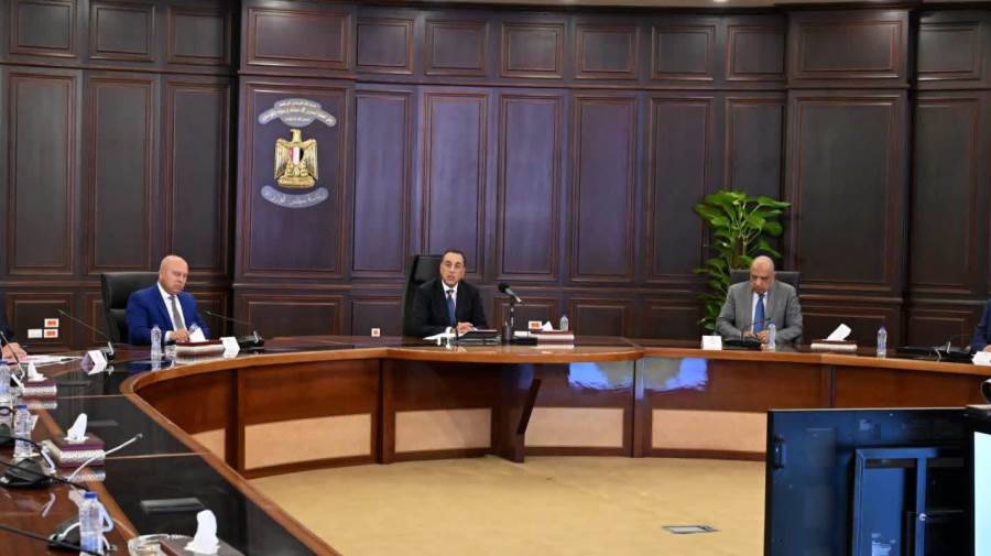 رئيس الوزراء يستعرض رسائل إيجابية تعكس ثقة المؤسسات الدولية في الاقتصاد المصري وفي استمرار الدولة في تنفيذ برنامجها للإصلاح الاقتصادي
