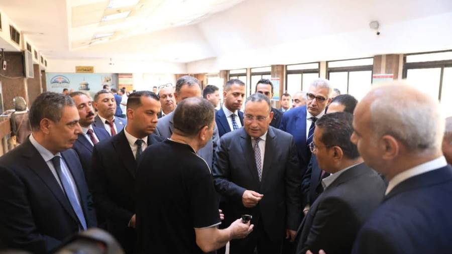 وزير التعليم العالي والبحث العلمي والقائم بعمل وزير الثقافة يتفقد مكتب التنسيق الرئيسي بجامعة القاهرة
