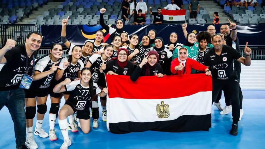 وزير الشباب والرياضة يهنئ بطلات مصر لكرة اليد بعد التأهل التاريخي غير المسبوق إلى المربع الذهبي لبطولة العالم
