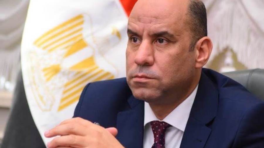 وزير العمل يتابع حادث انقلاب سيارة تقل عمالًا بالجيزة.. ويوجه بسرعة حصر بيانات الضحايا لاتخاذ الإجراءات اللازمة للدعم والرعاية