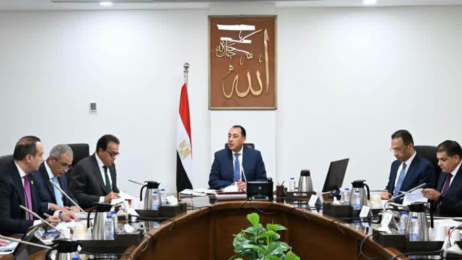 رئيس الوزراء يُتابع مستجدات الموقف التنفيذي لميكنة منظومة التأمين الصحي الشامل