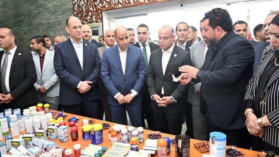 وزيرا "الاستثمار والتجارة الخارجية" و"العمل" ومحافظ القليوبية يتفقدون مصانع شركات «فارما زاد جروب» و«كايرو كيم» و«موتزاريال فريش» بالمنطقة الاستثمارية في بنها