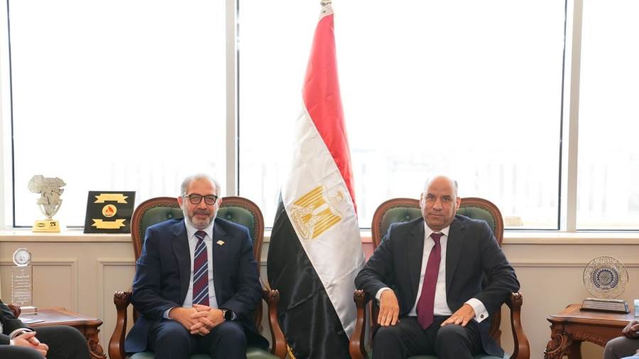 وزارة العمل والهيئة العامة للتأمين الصحي الشامل تبحثان خطة لتوسيع الحماية الصحية والاجتماعية للعمالة غير المنتظمة