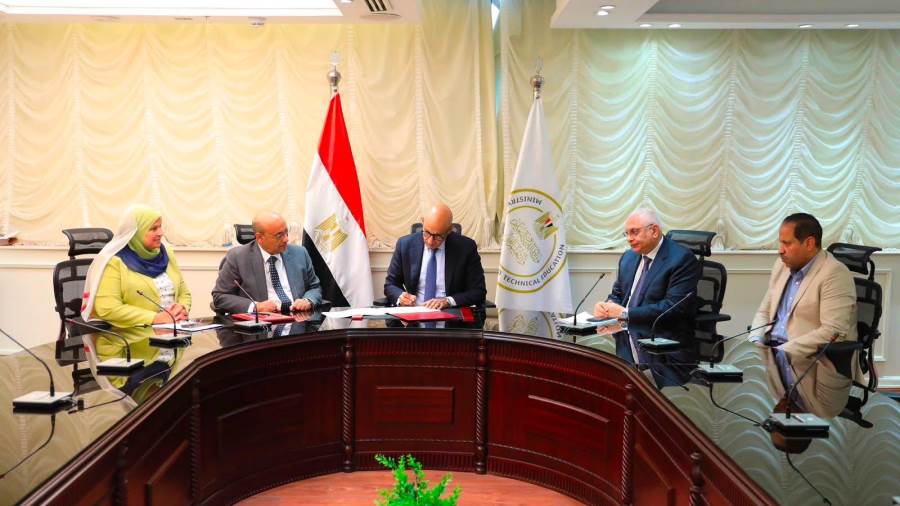 وزير التربية والتعليم يعتمد نتيجة الدور الثاني للدبلومات الفنية للعام الدراسي 2025 / 2026  بنسبة نجاح 89,49٪