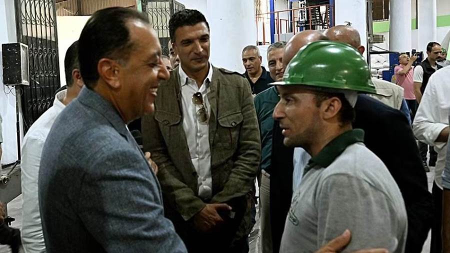 رئيس الوزراء يتفقد مصنع الشركة الوطنية للصناعات البلاستيكية بالمنطقة الصناعية ببلطيم