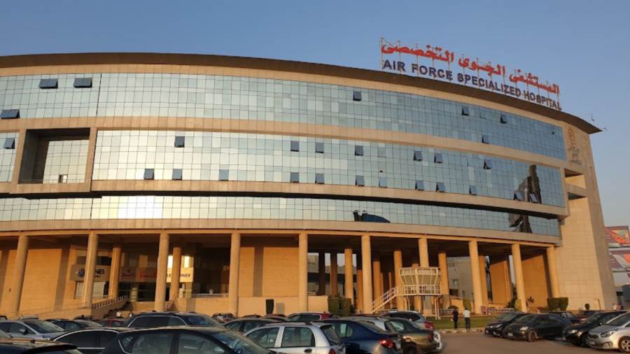  المستشفى الجوى التخصصى تستضيف خبير عالمى فى جراحات العيون