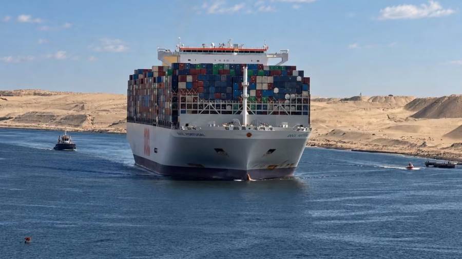الفريق أسامة ربيع: "قناة السويس تشهد العبور الأول لسفينة الحاويات OOCL PORTUGAL ضمن قافلة الشمال" 