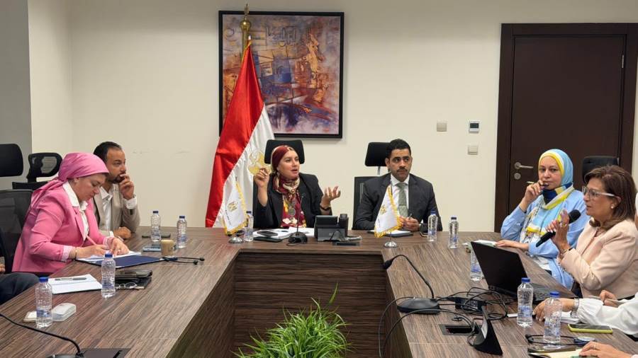 "وزارة الإسكان" تستعرض استراتيجية التنمية المكانية لإقليم غرب القاهرة بالتعاون مع البنك الدولي